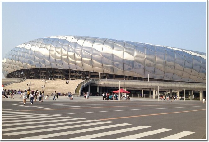 仅次于水立方，大连体育场10万平米ETFE膜结构幕墙形似“足球表面”